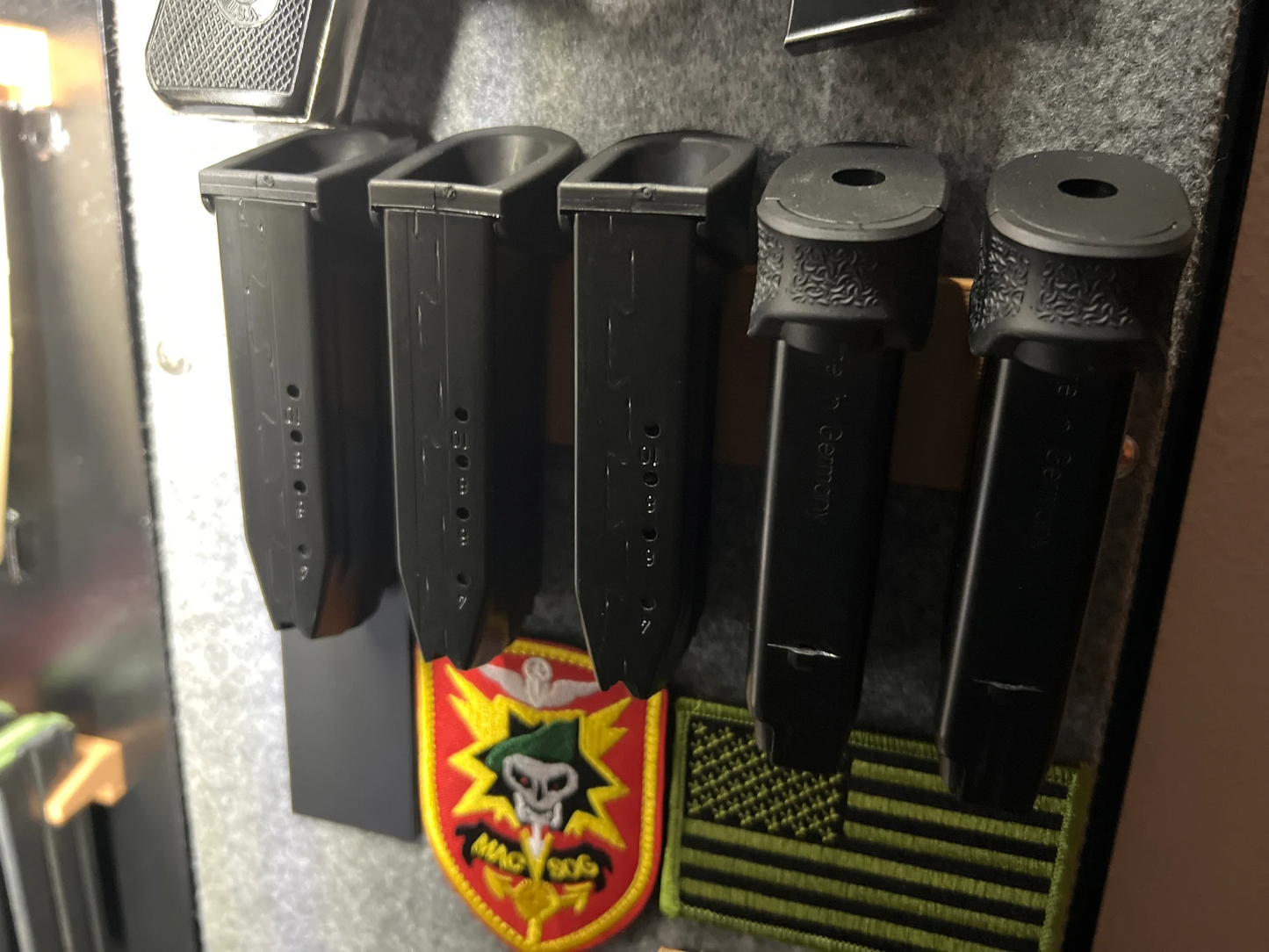 Magnetic Universal Mag Mount - Magnetic | Magazine Holder Storage Rack