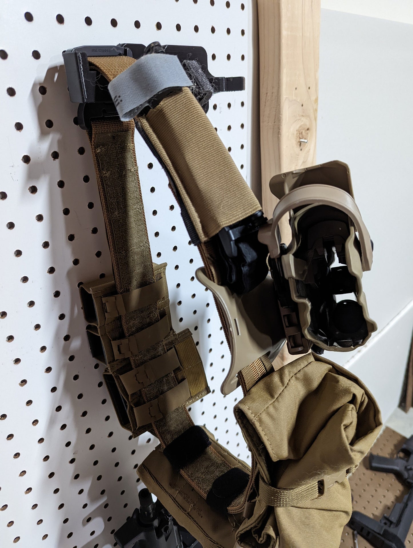 Shooting Belt / Battle Belt Mount - Pegboard / IKEA Skadis / Wall Control / Vaultek | Gear Holder Storage Rack