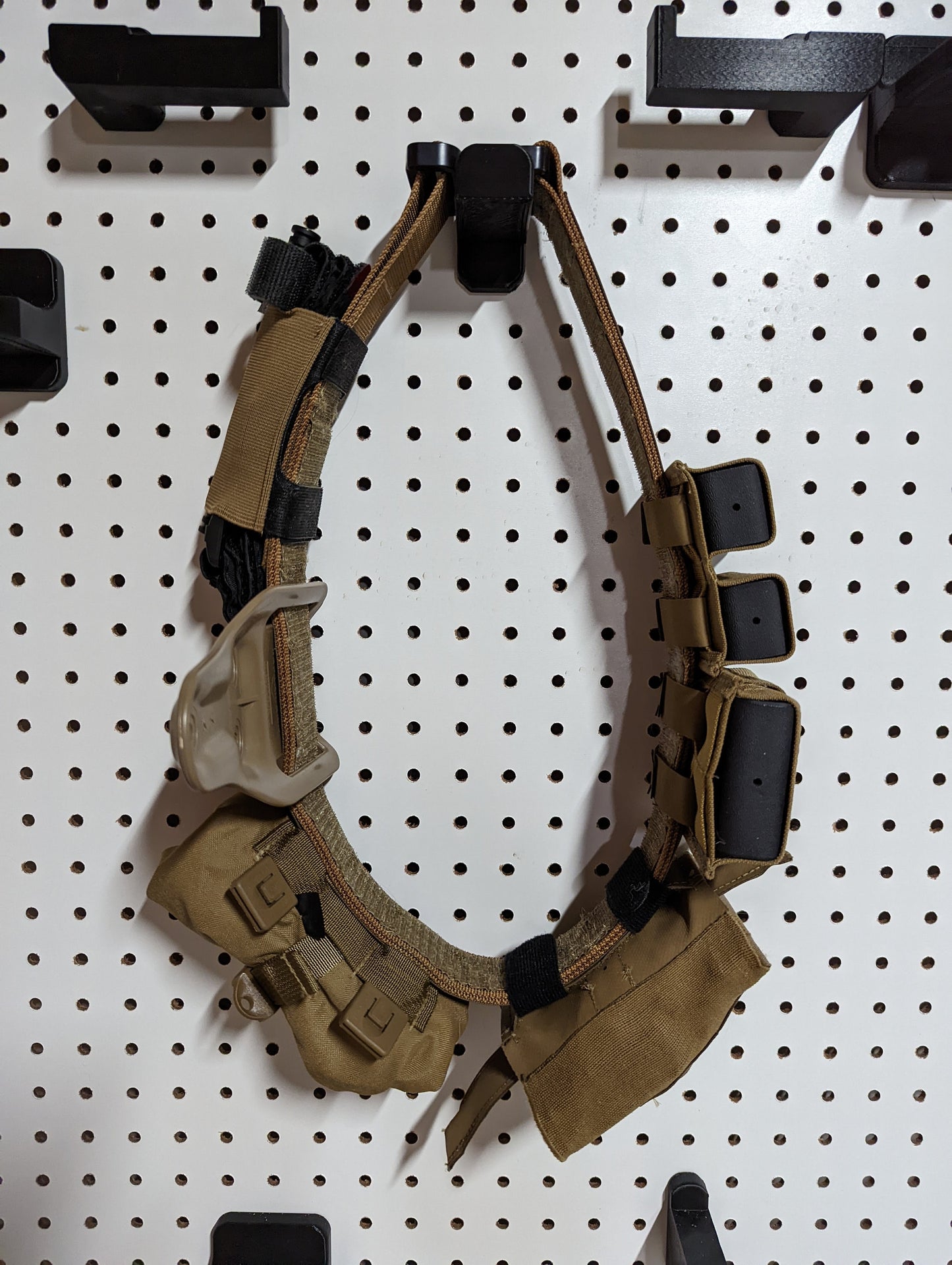Shooting Belt / Battle Belt Mount - Pegboard / IKEA Skadis / Wall Control / Vaultek | Gear Holder Storage Rack