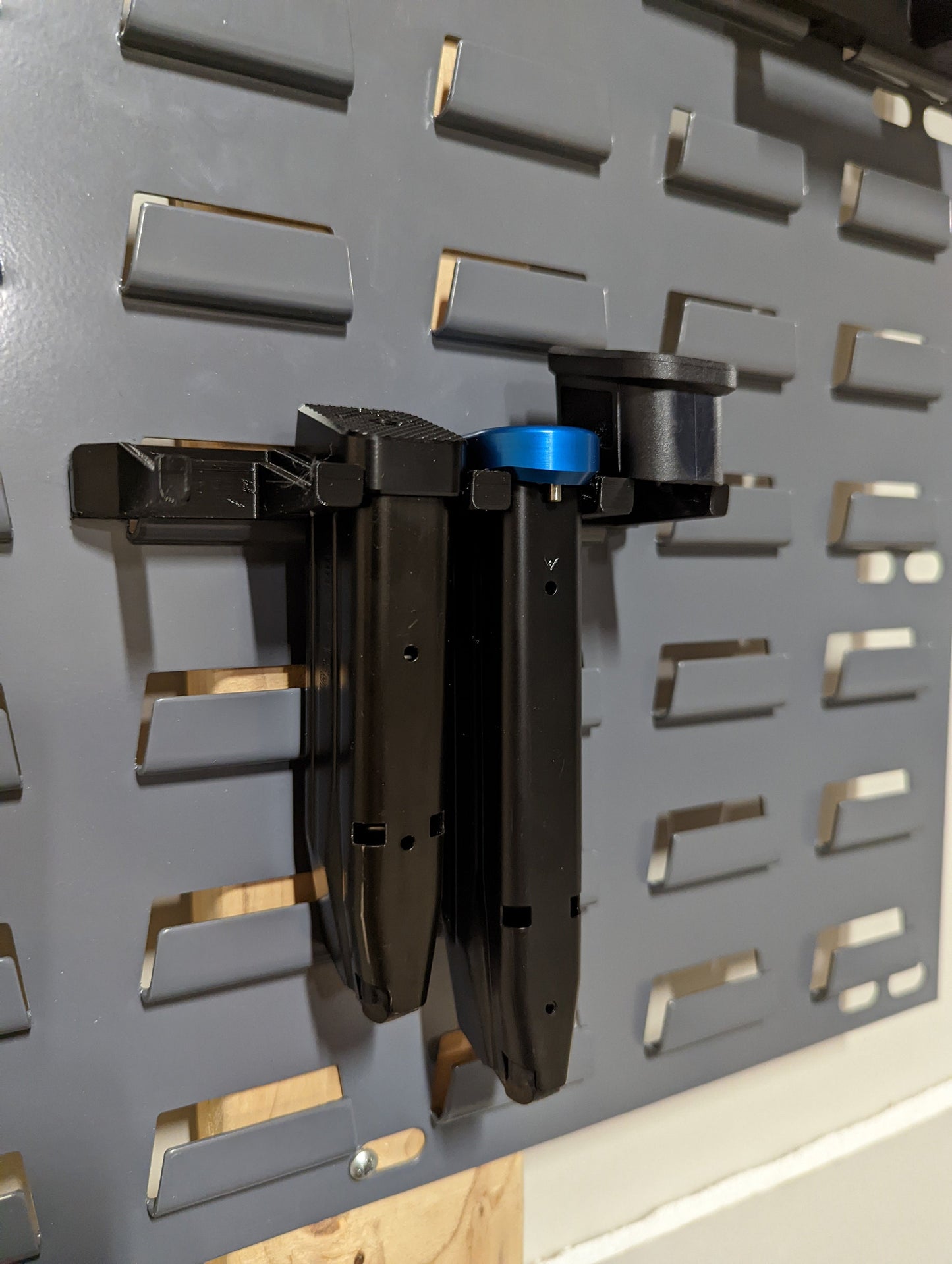 Mount for Sig P224 / P320 9mm Mags - SecureIt / Akro-Mils | Magazine Holder Storage Rack
