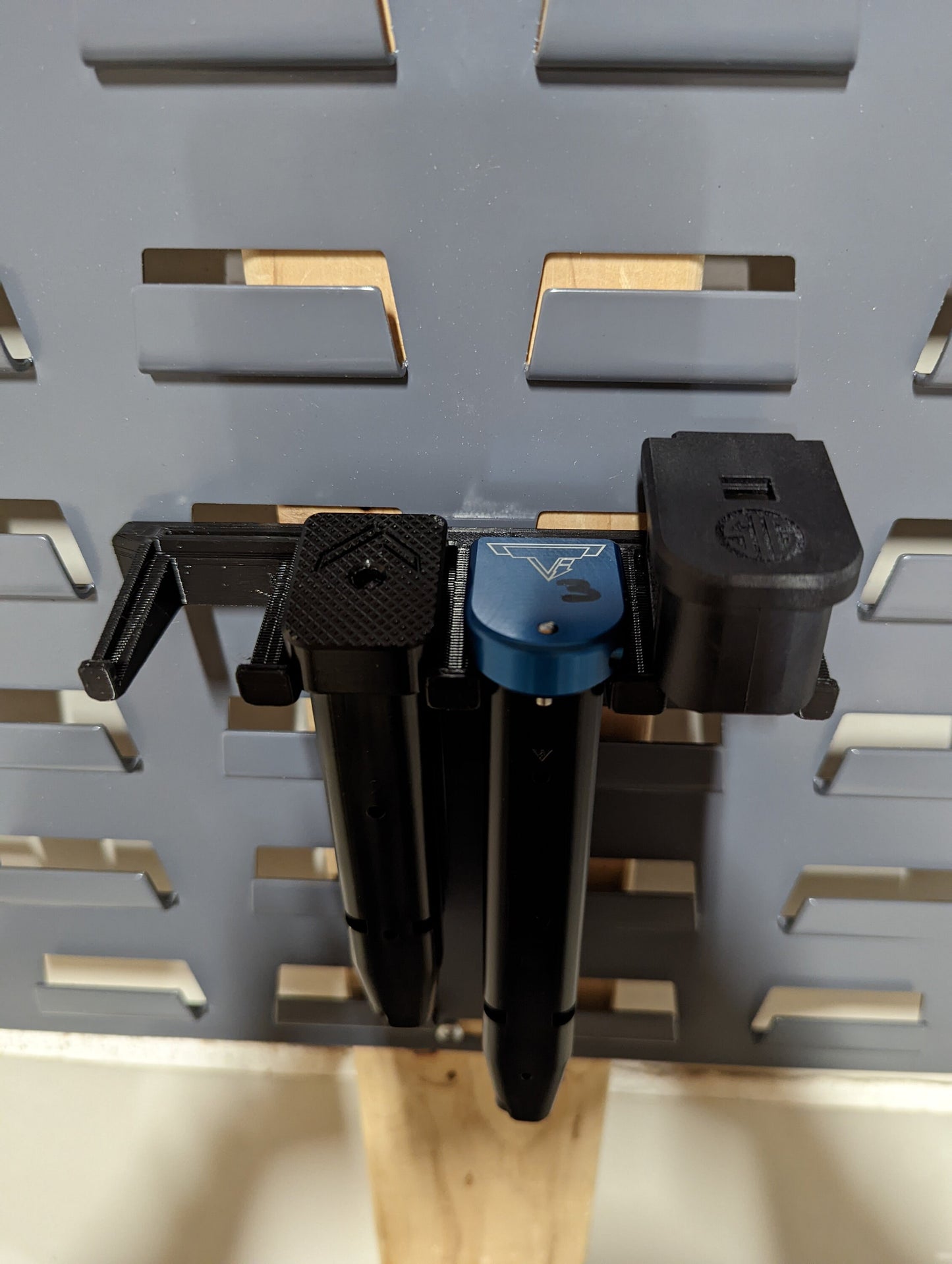 Mount for Sig P224 / P320 9mm Mags - SecureIt / Akro-Mils | Magazine Holder Storage Rack