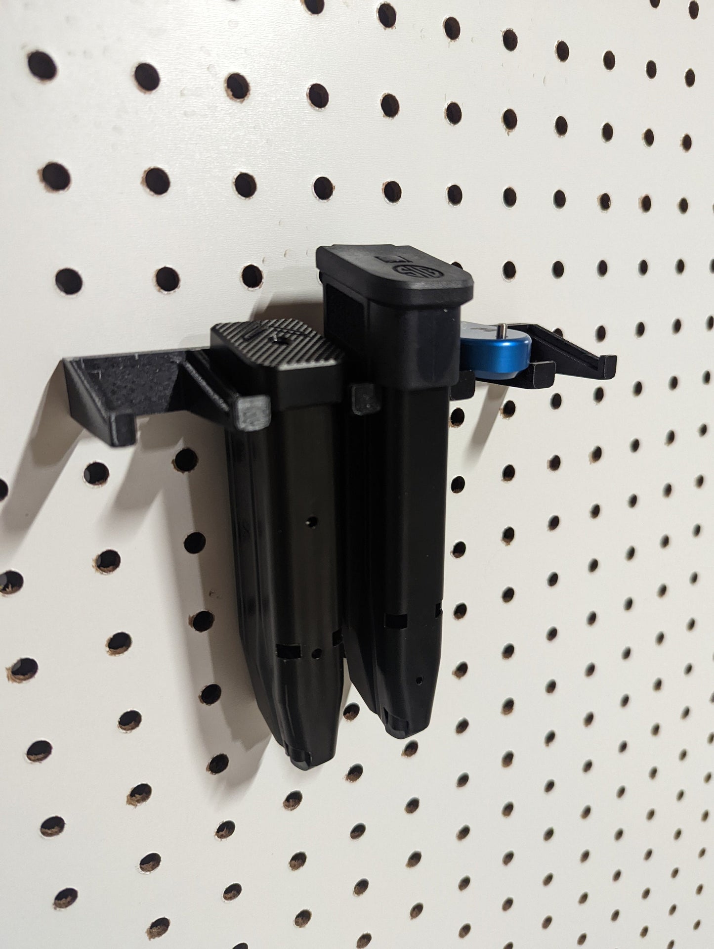 Mount for Sig P224 / P320 9mm Mags - Pegboard / IKEA Skadis / Wall Control / Vaultek | Magazine Holder Storage Rack