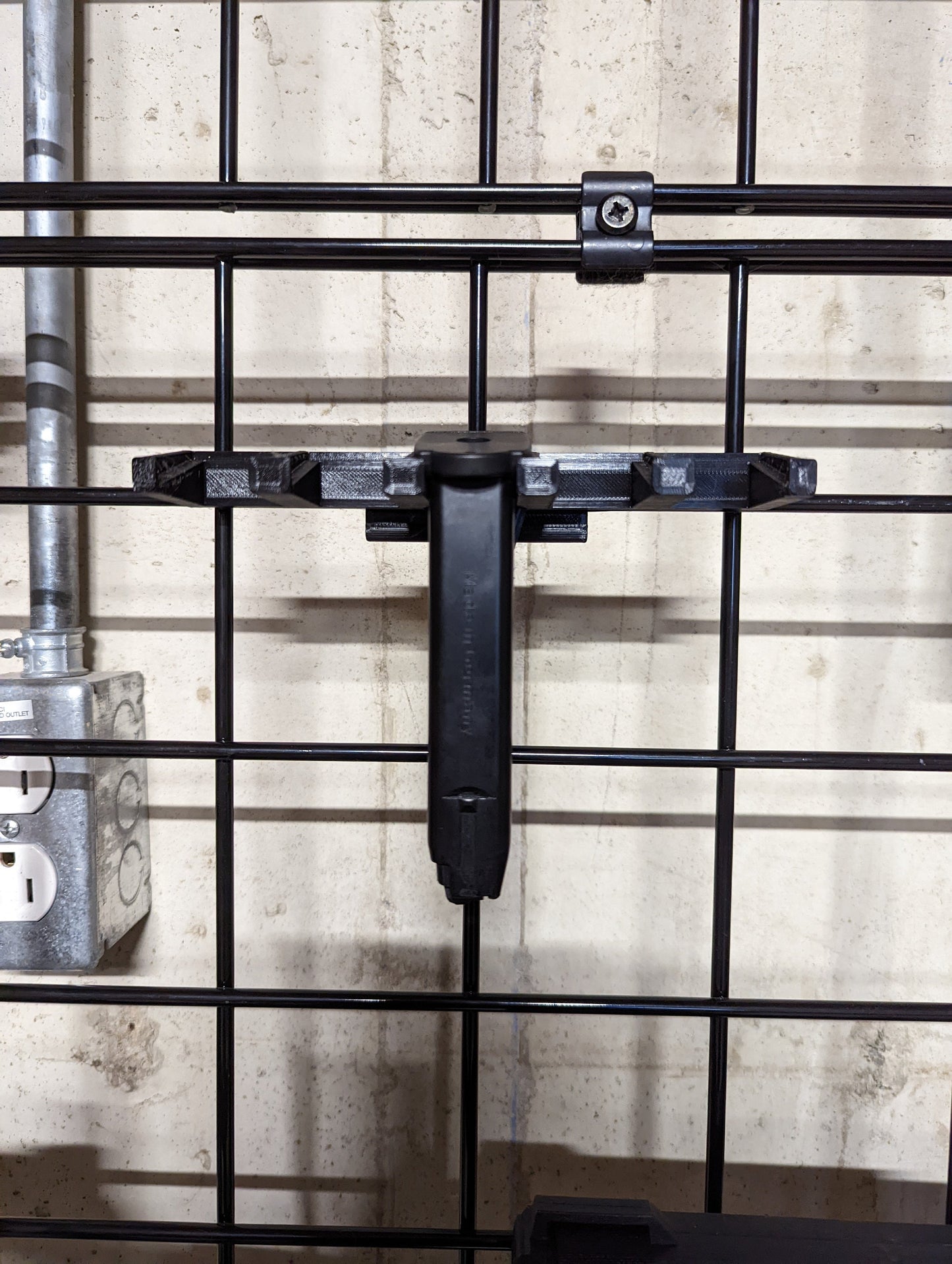 Mount for HK P30 / VP9 / P2000 Mags - Gridwall | Magazine Holder Storage Rack