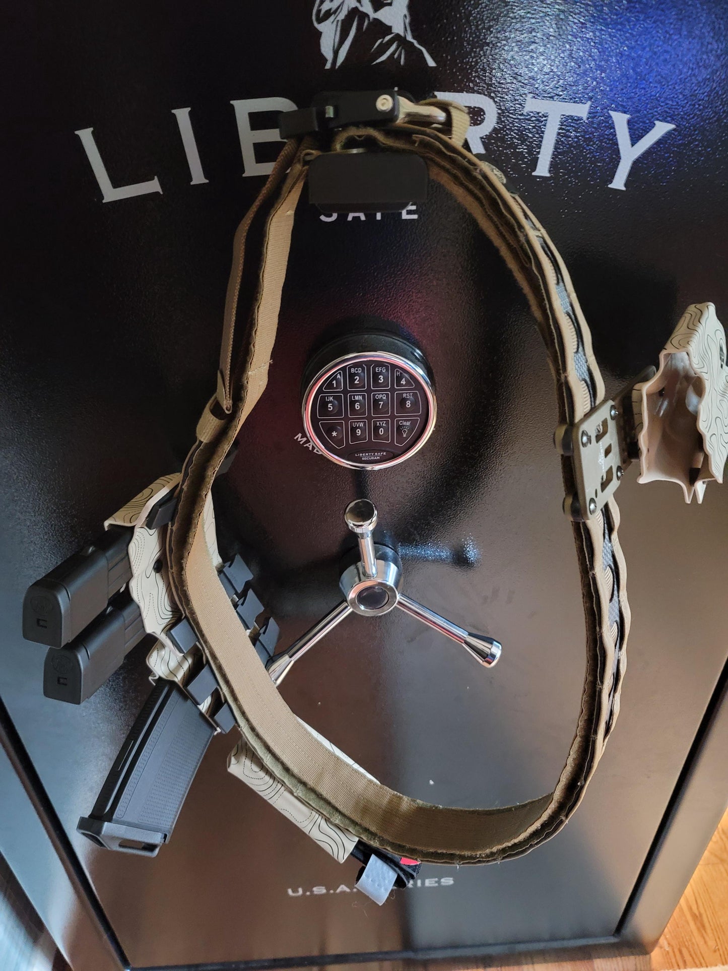 Shooting Belt / Battle Belt Mount - Magnetic | Gear Holder Storage Rack