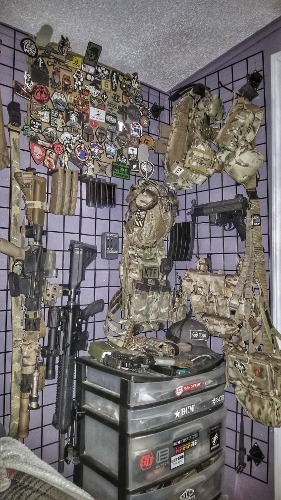 Plate Carrier / Body Armor Mount - Gridwall | Gear Holder Storage Rack