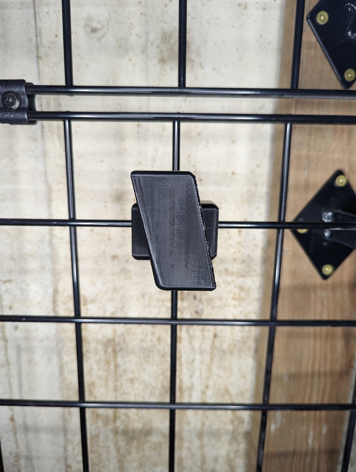 Magwell Mount for Sig P320 - Gridwall | Handgun Holder Storage Rack