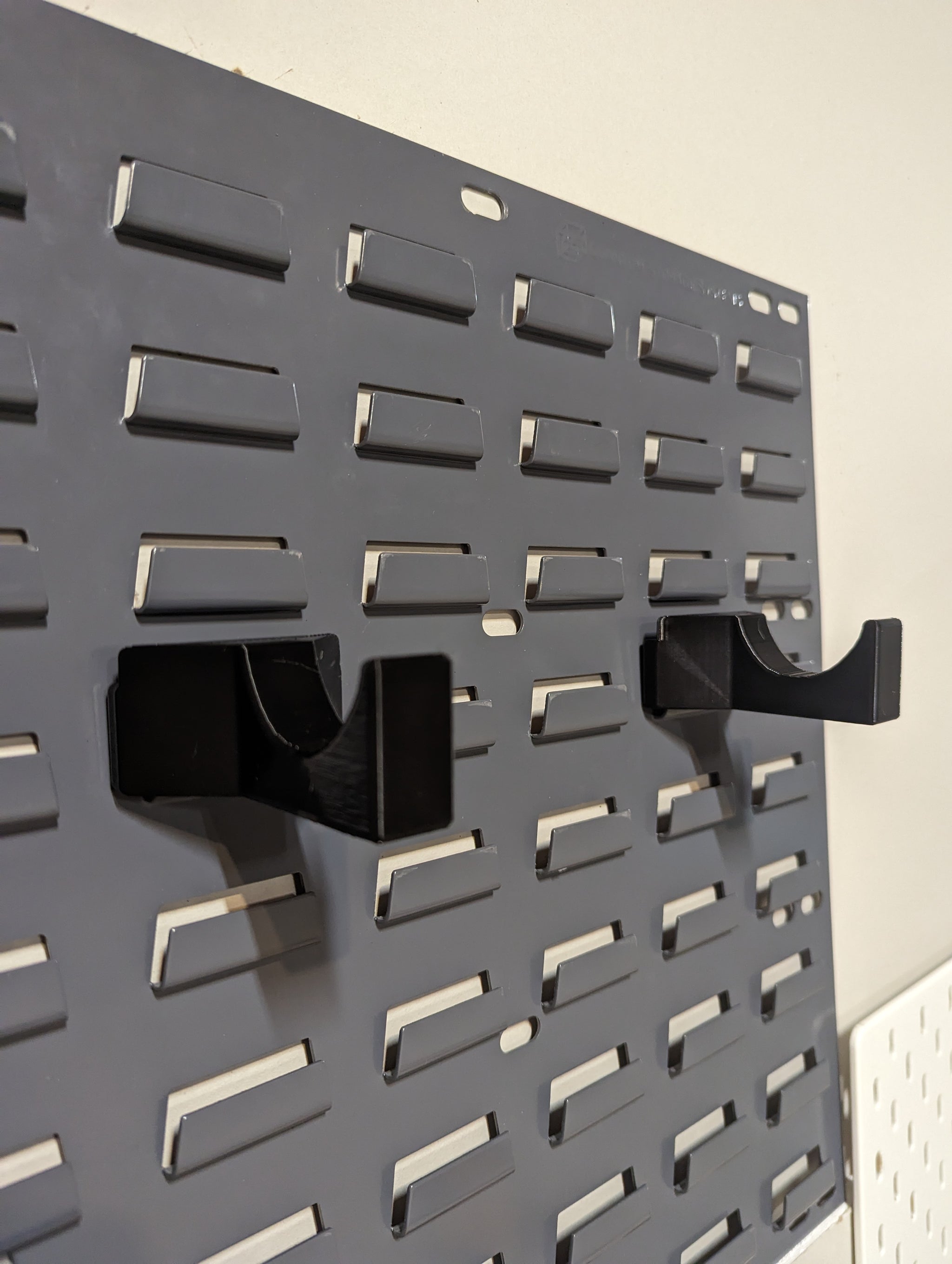 Universal Horizontal Gun Mount - SecureIt / Akro-Mils | Rifle Holder S ...