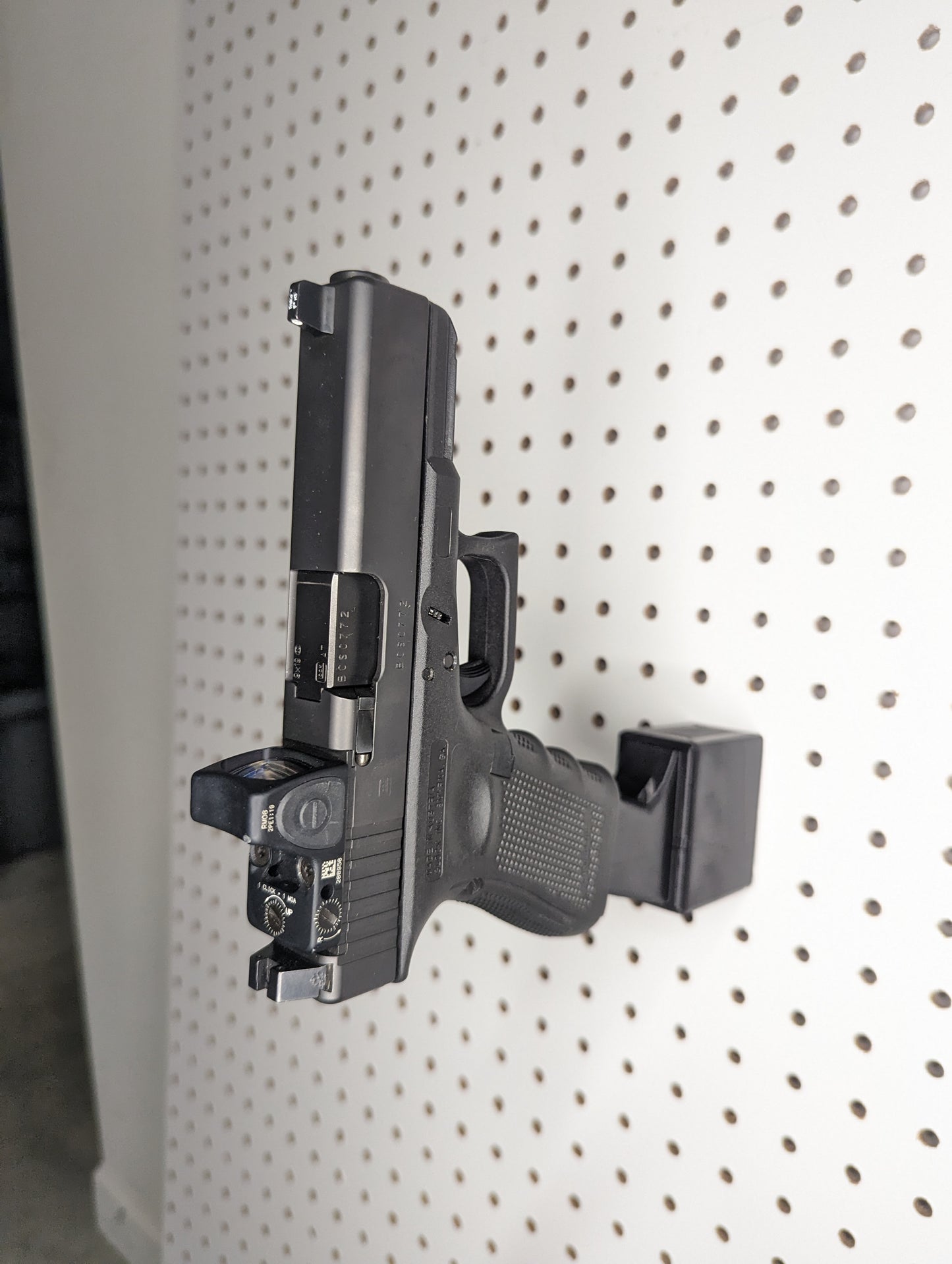 Inline Vertical Magwell Mount for Glock 9mm/40/357 - Pegboard / IKEA Skadis / Wall Control / Vaultek | Rifle Holder Storage Rack