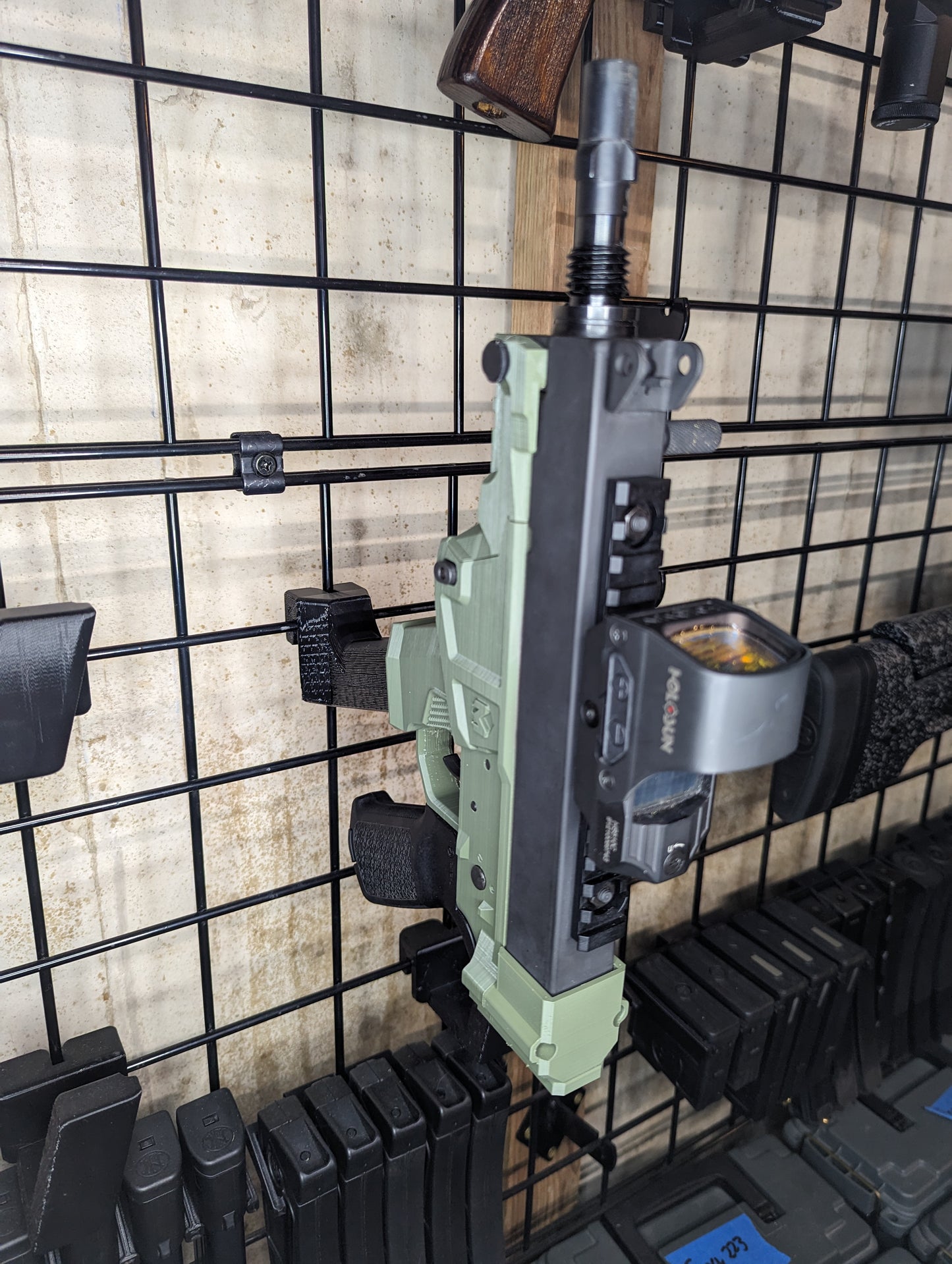 Inline Vertical Magwell Mount for Glock 9mm/40/357 - Gridwall | Rifle Holder Storage Rack