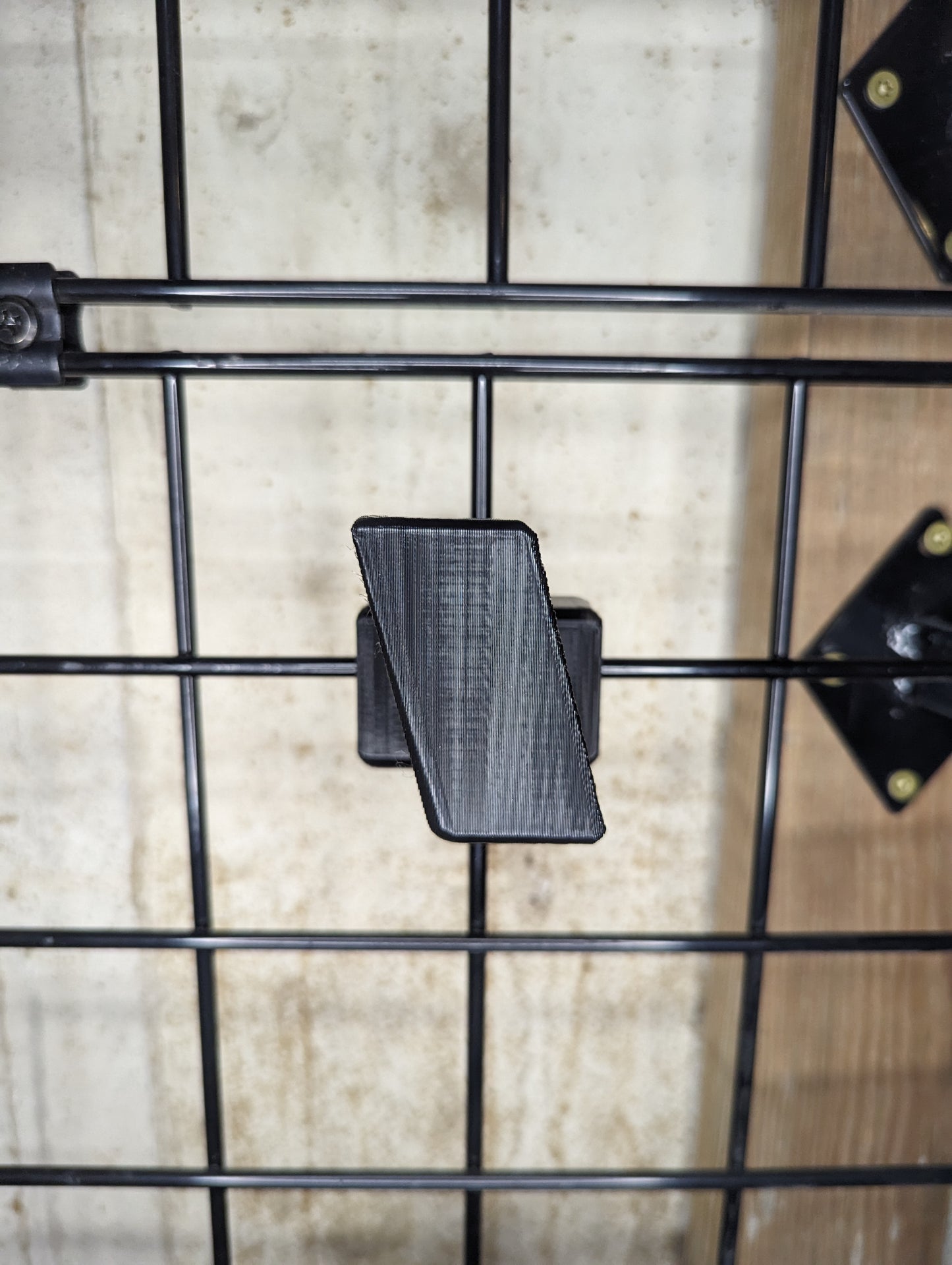 Magwell Mount for 1911 9mm / 10mm / 45 - Gridwall | Handgun Holder Storage Rack