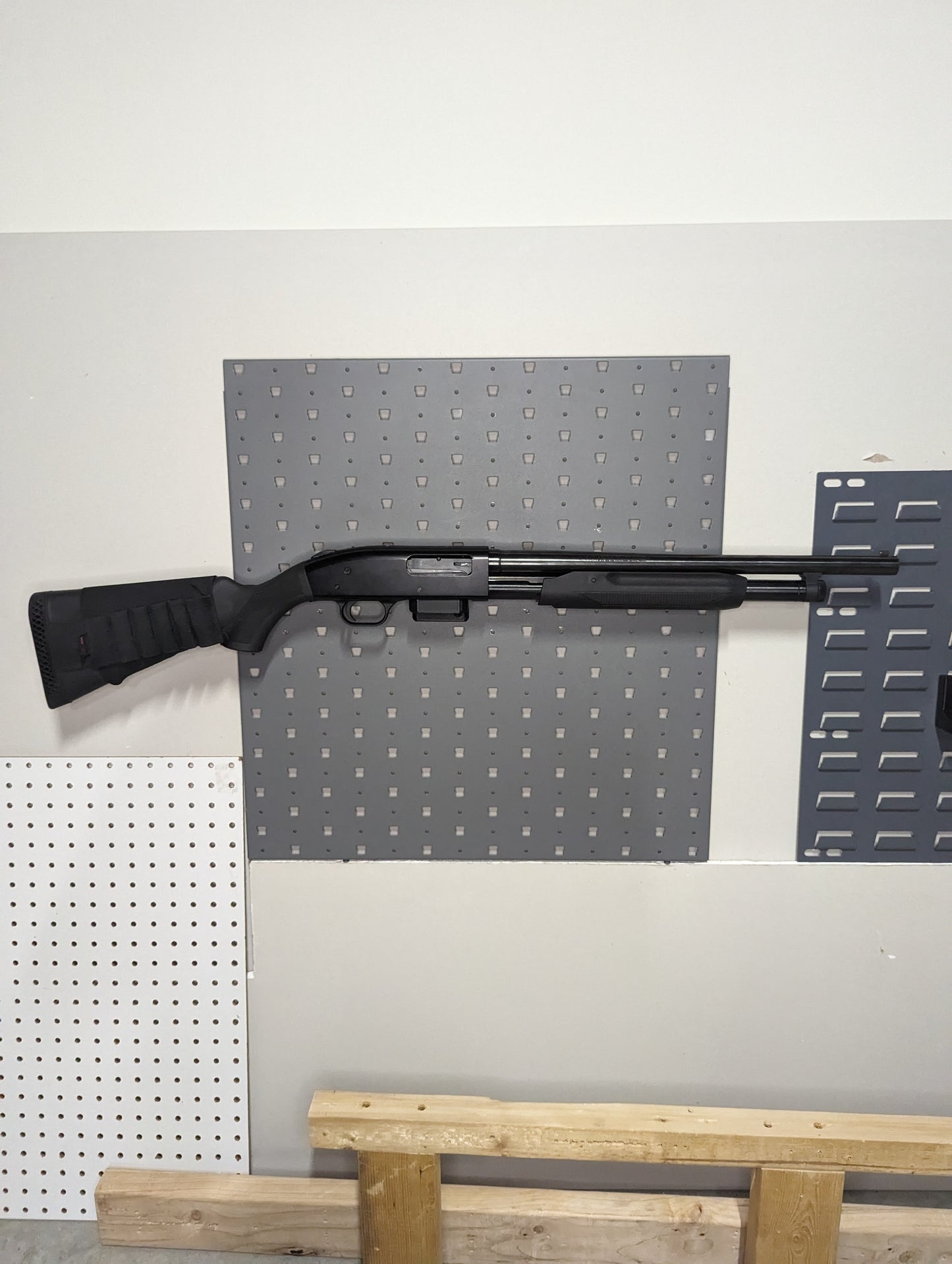 Magwell Mount for Mossberg 88 / 500 / 590 - GallowTech | Shotgun Holder Storage Rack