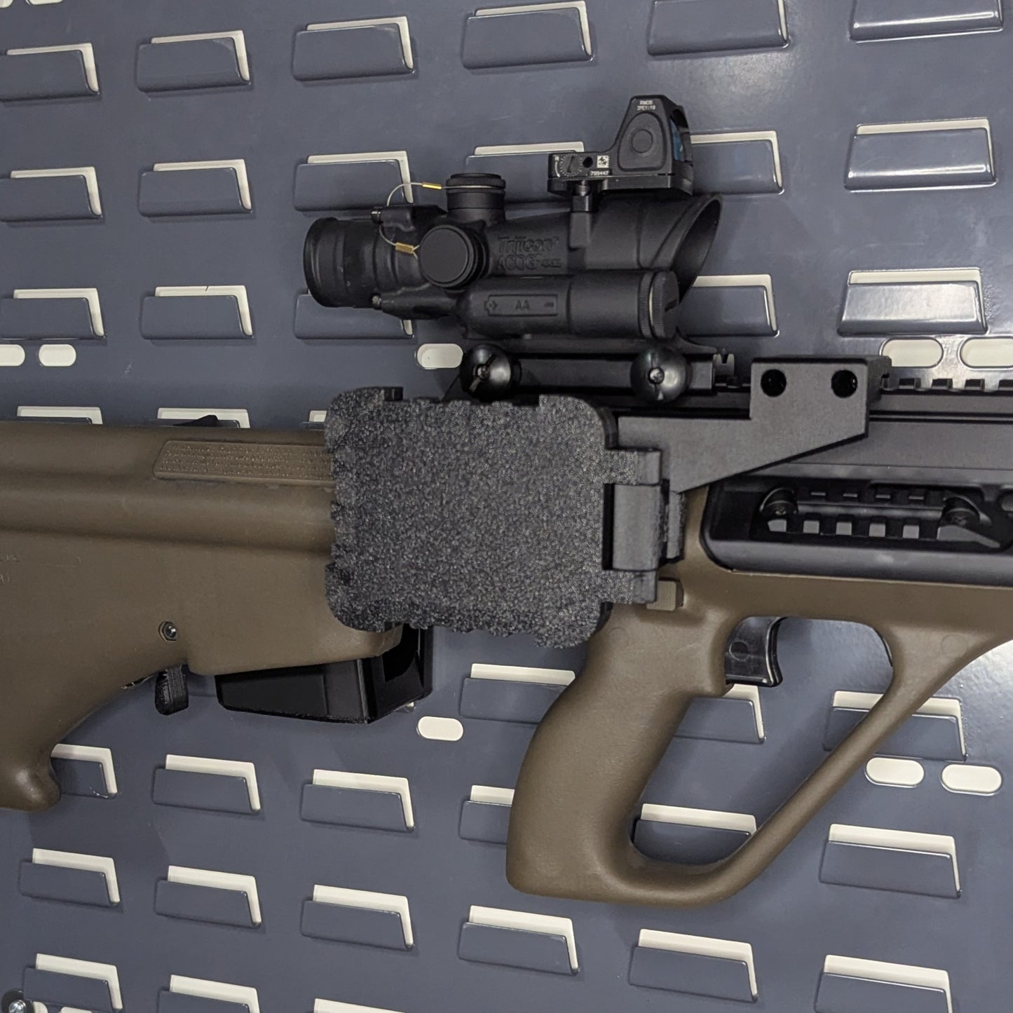 Magwell Mount for Steyr AUG (Waffle Mag) - SecureIt / Akro-Mils | Rifle Holder Storage Rack