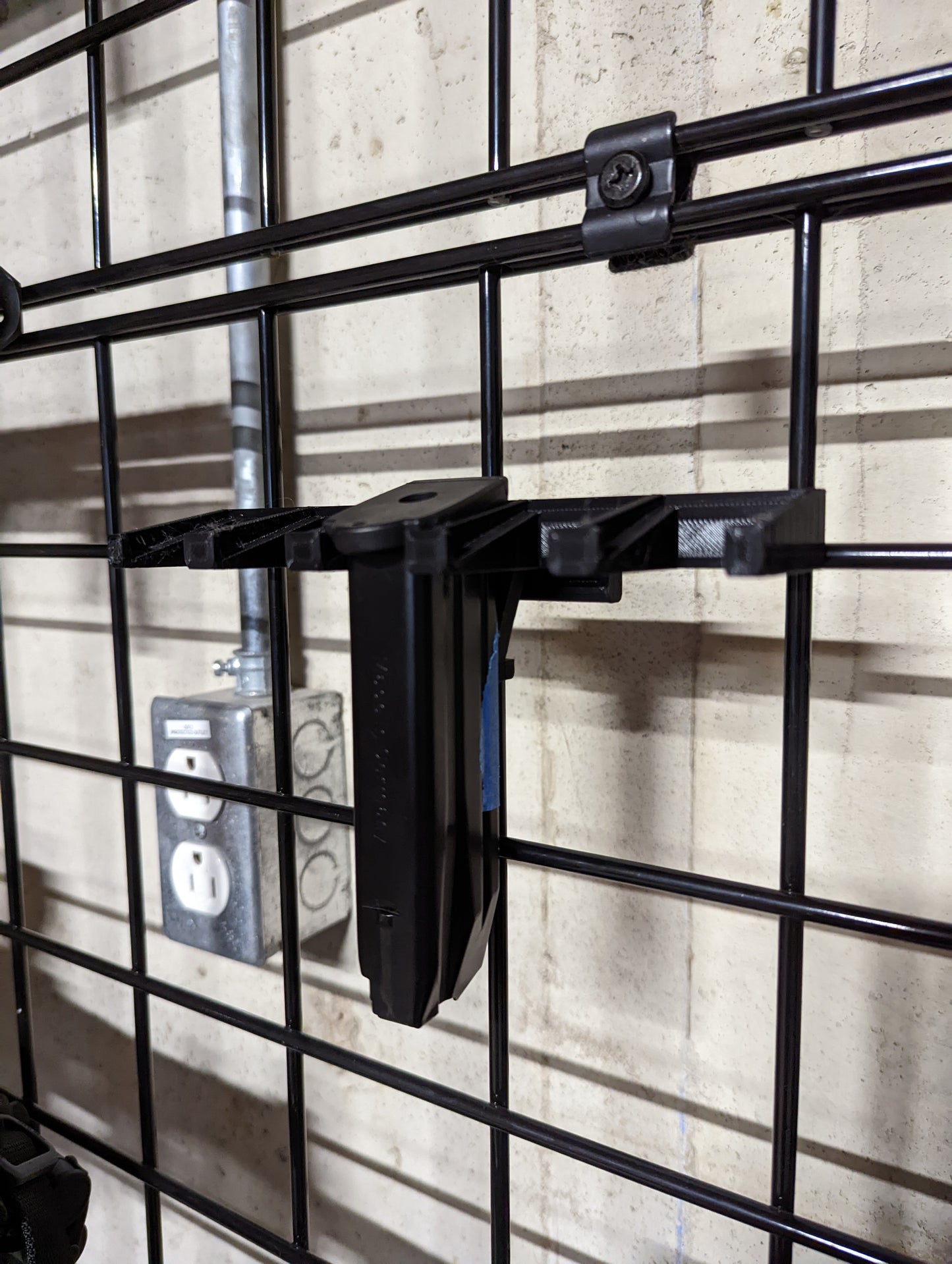 Mount for HK P30 / VP9 / P2000 Mags - Gridwall | Magazine Holder Storage Rack