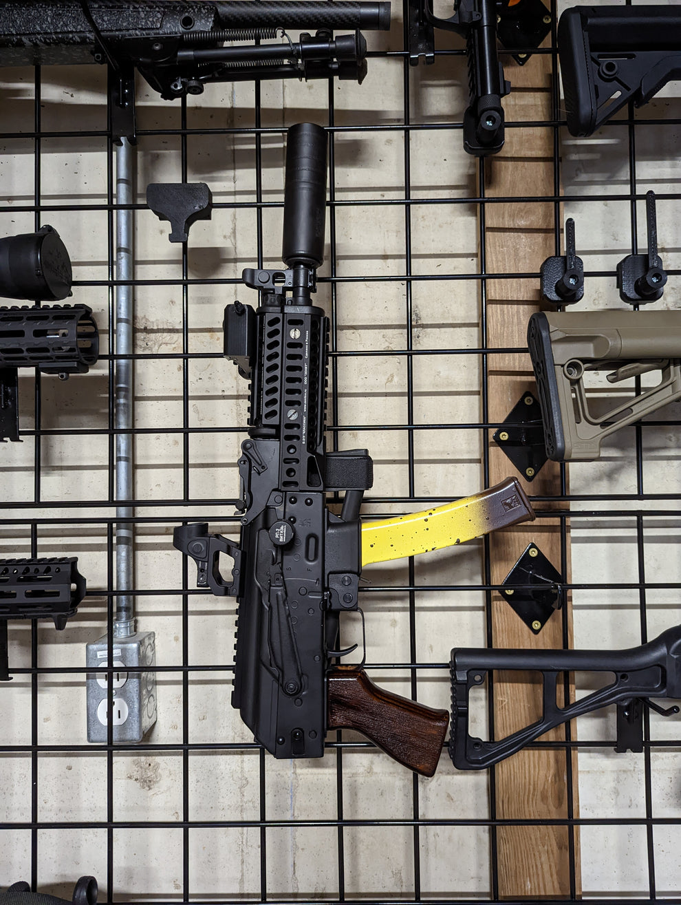 Picatinny Rail Gun Mount - Gridwall | Rifle Holder Storage Rack ...