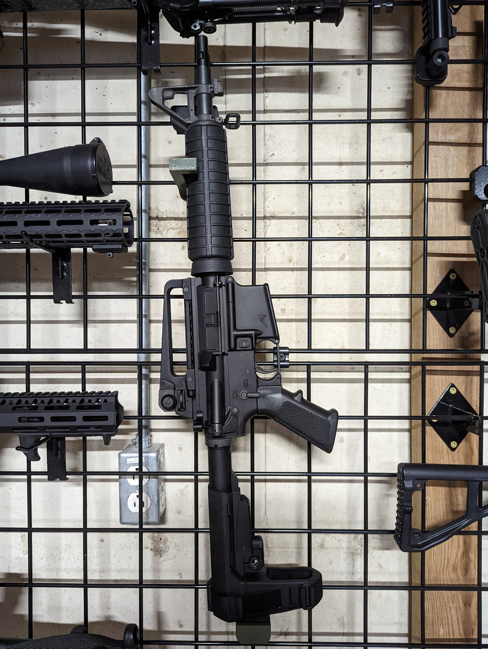 Universal Vertical Gun Mount - Gridwall | Rifle Holder Storage Rack ...