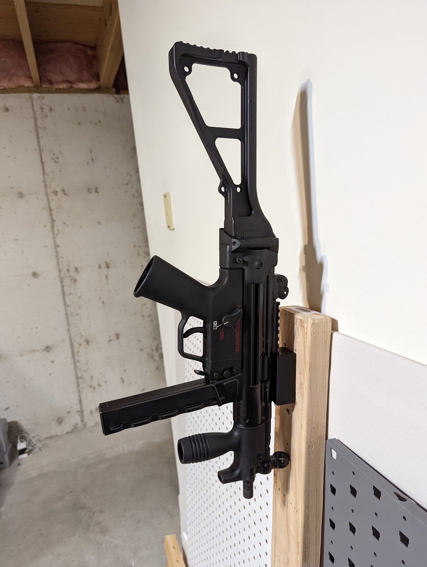 Picatinny Rail Gun Mount - Wall | Rifle Holder Storage Rack