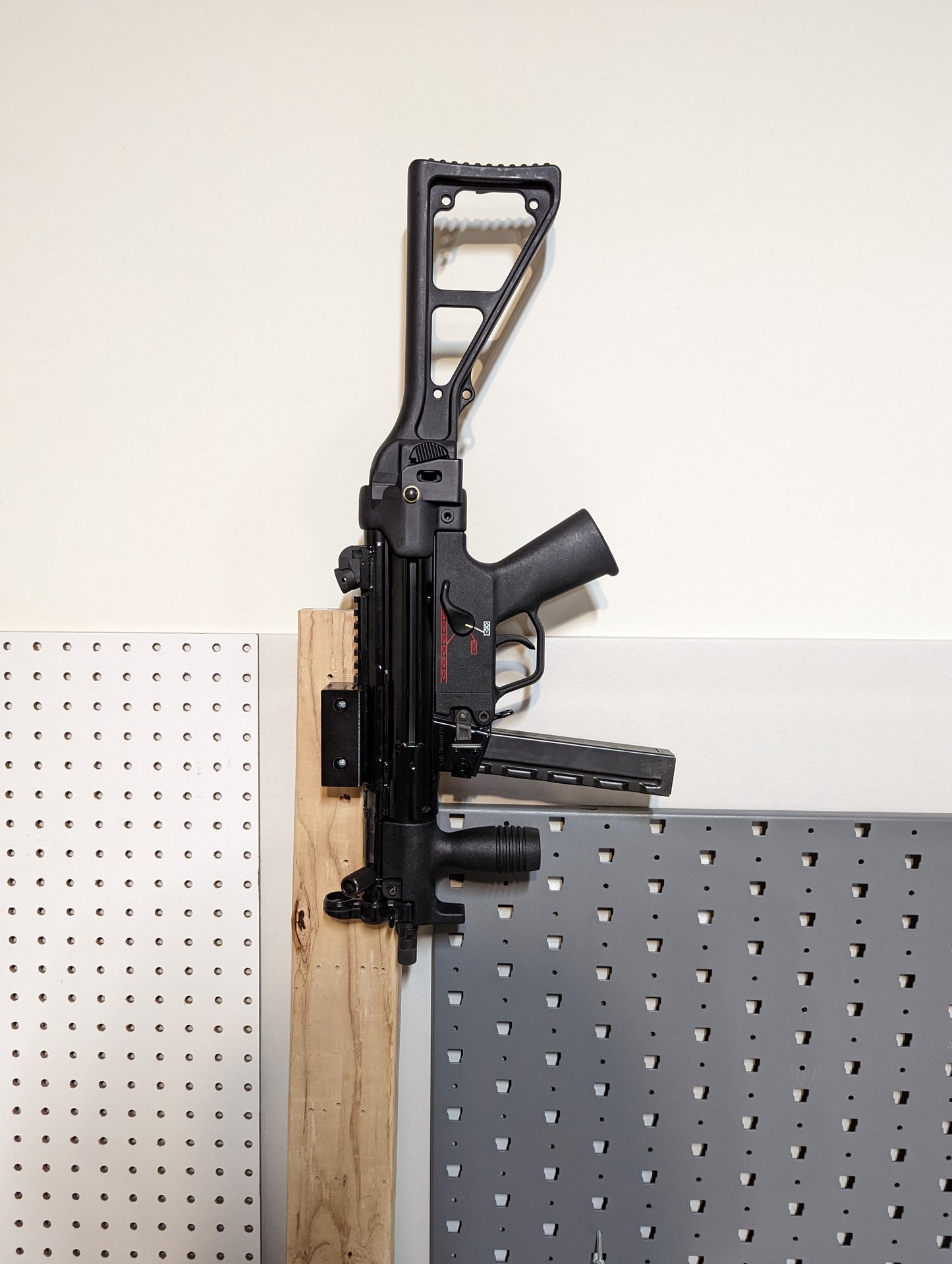 Picatinny Rail Gun Mount - Wall | Rifle Holder Storage Rack