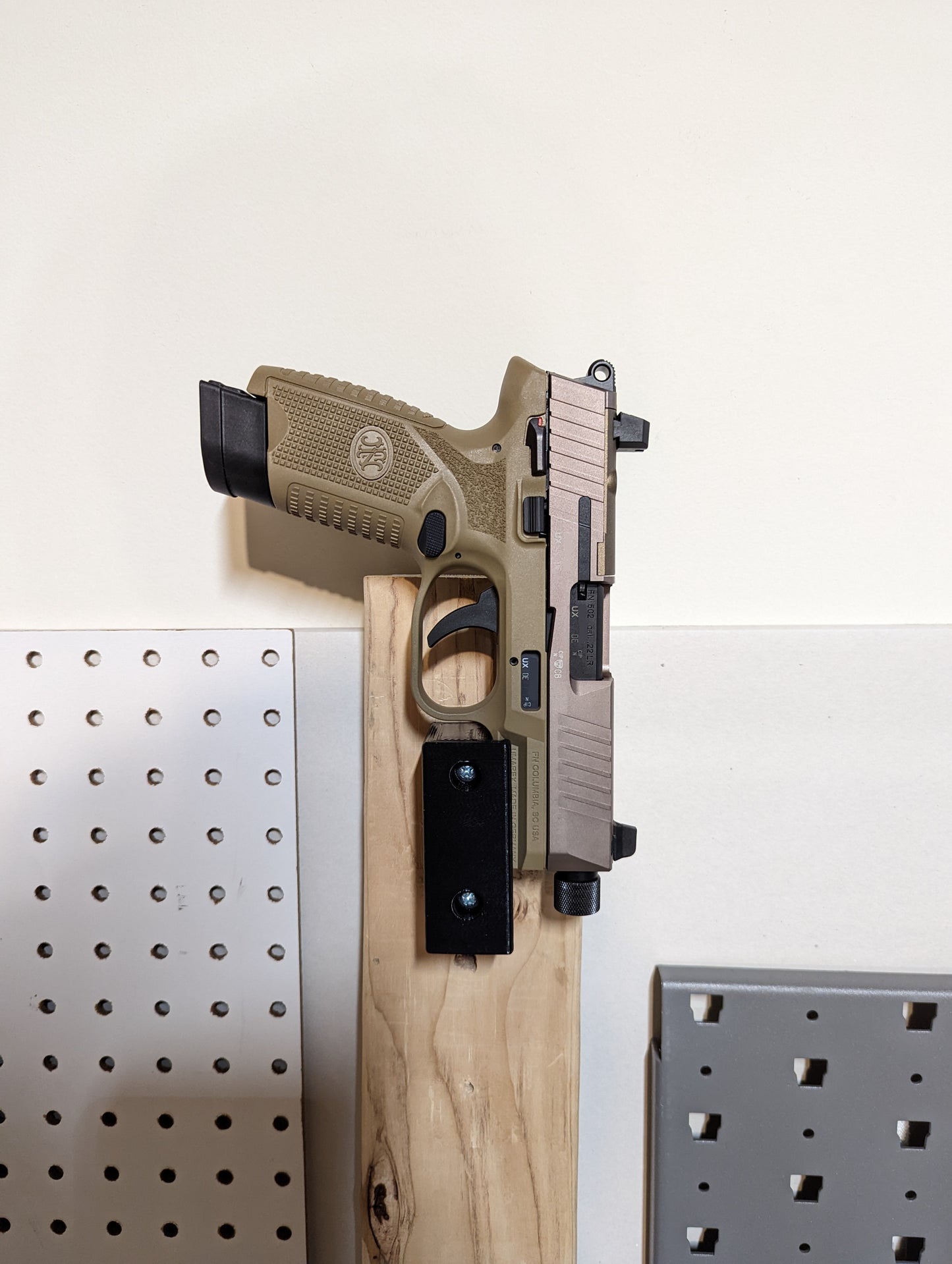 Picatinny Rail Gun Mount - Wall | Rifle Holder Storage Rack