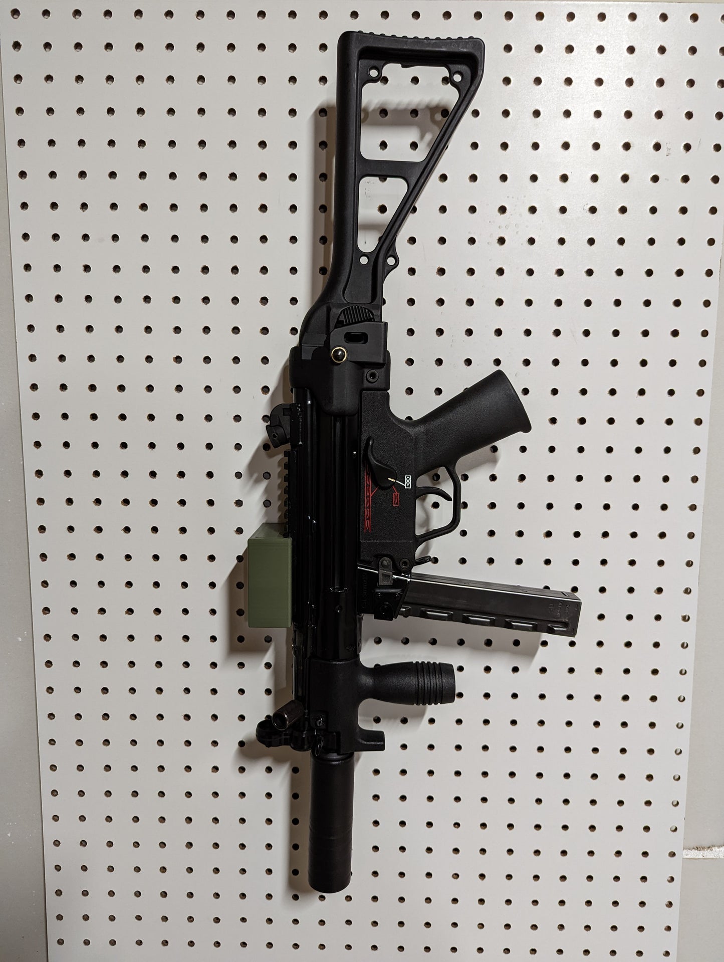 Picatinny Rail Gun Mount - Pegboard / IKEA Skadis / Wall Control / Vaultek | Rifle Holder Storage Rack