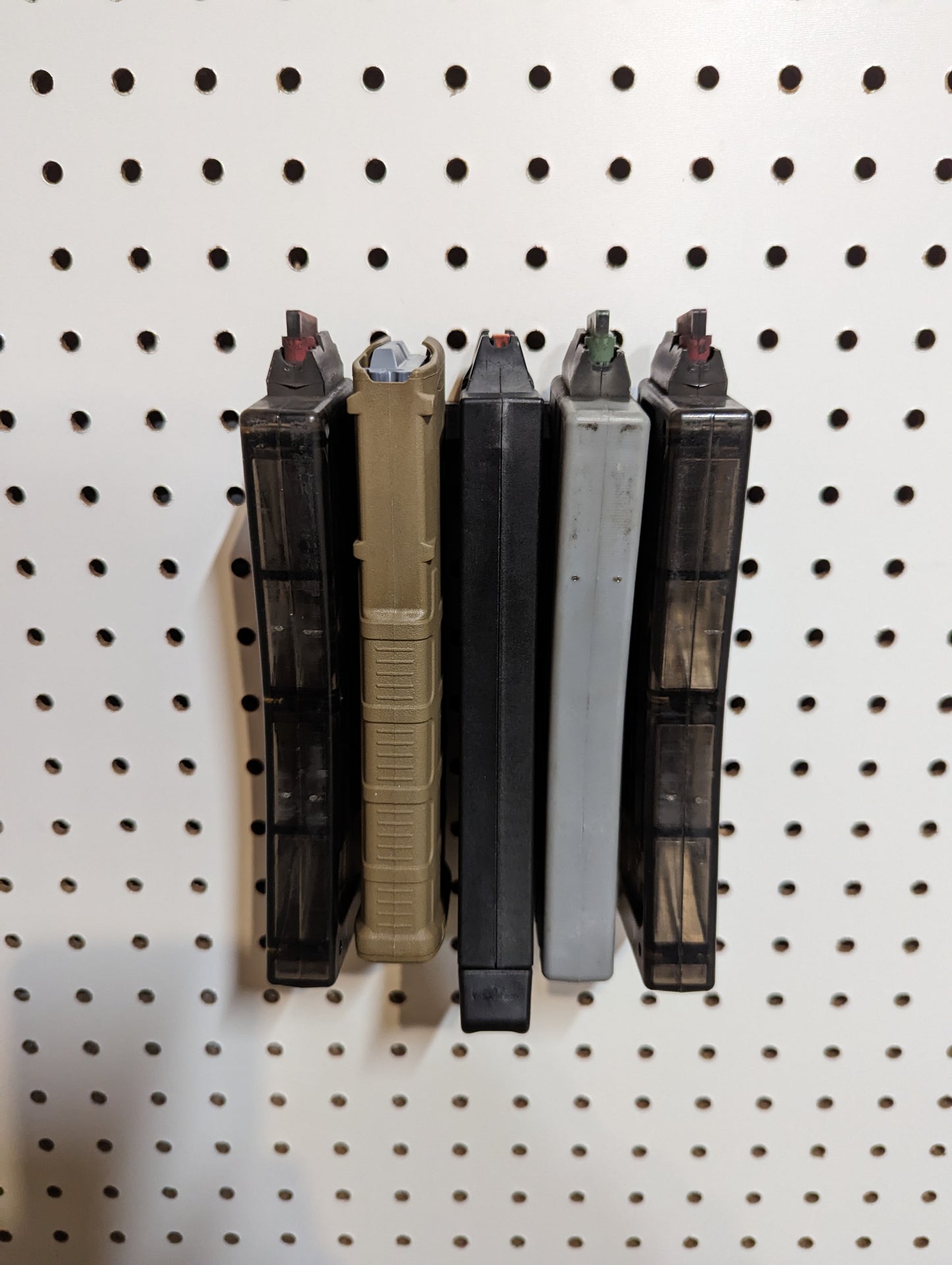 Mount for AR 15 Pattern Mags - Pegboard / IKEA Skadis / Wall Control / Vaultek | Magazine Holder Storage Rack