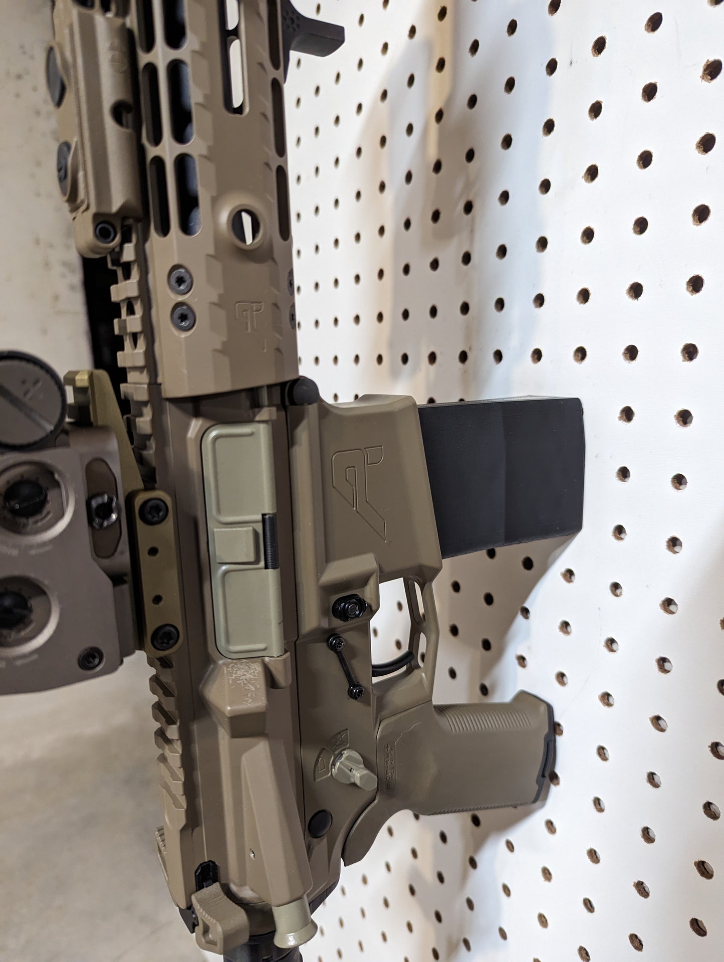 AR 15 Inline Vertical Magwell Mount - Pegboard / IKEA Skadis / Wall Control / Vaultek | Rifle Holder Storage Rack