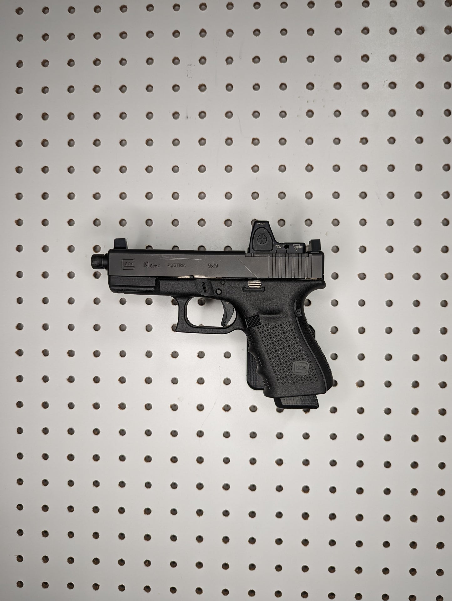 Magwell Mount for Glock 9mm/40/357 - Pegboard / IKEA Skadis / Wall Control / Vaultek | Handgun Holder Storage Rack