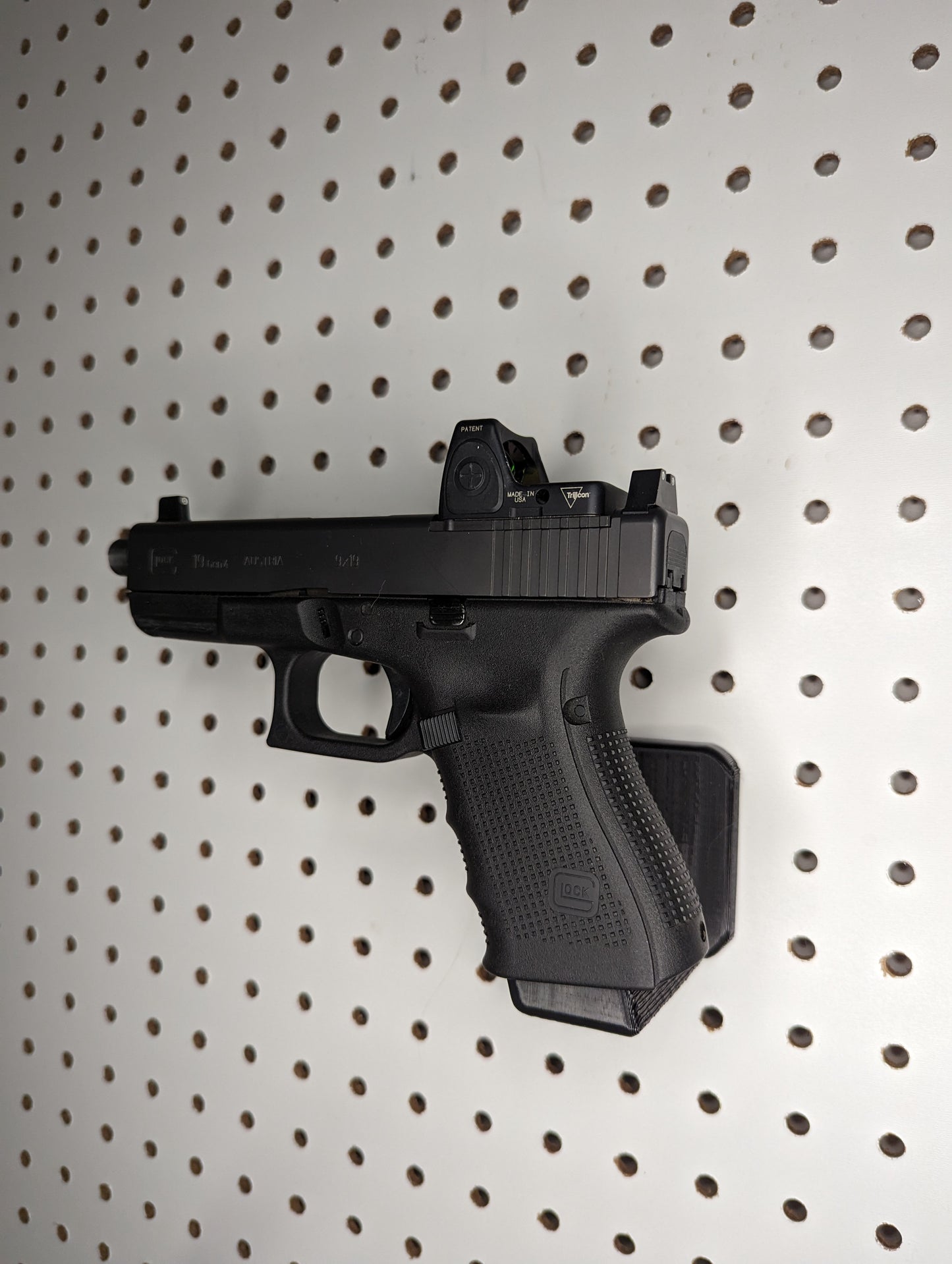 Magwell Mount for Glock 9mm/40/357 - Pegboard / IKEA Skadis / Wall Control / Vaultek | Handgun Holder Storage Rack