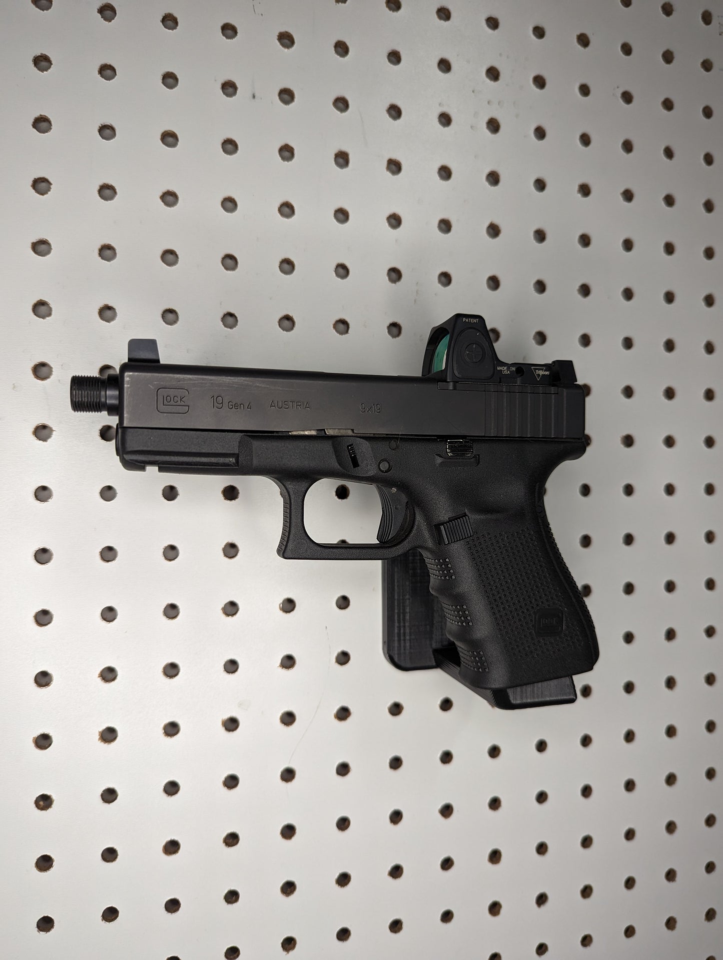 Magwell Mount for Glock 9mm/40/357 - Pegboard / IKEA Skadis / Wall Control / Vaultek | Handgun Holder Storage Rack