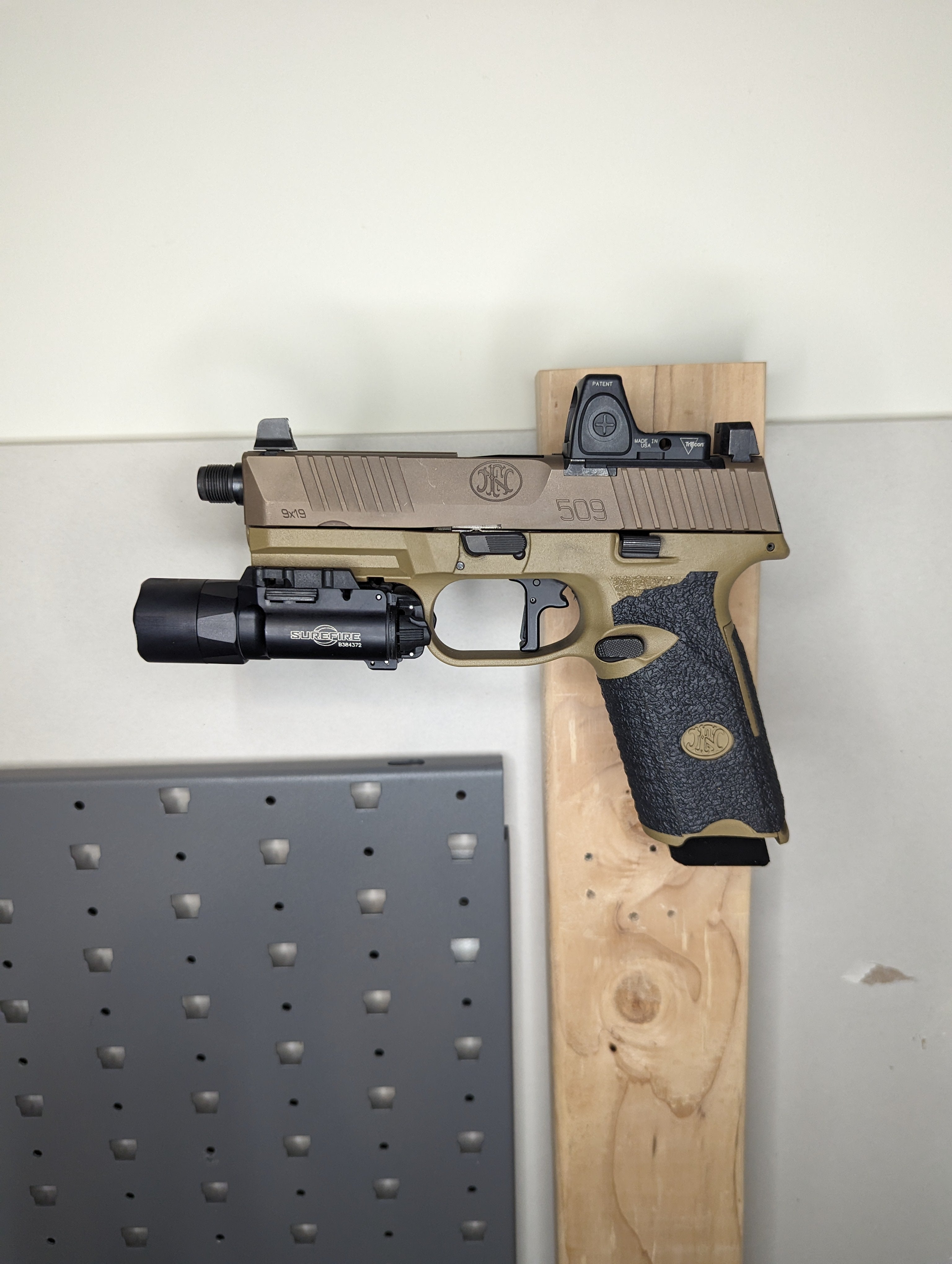 Magwell Mount for FN 509 Series - Wall | Handgun Holder Storage Rack ...