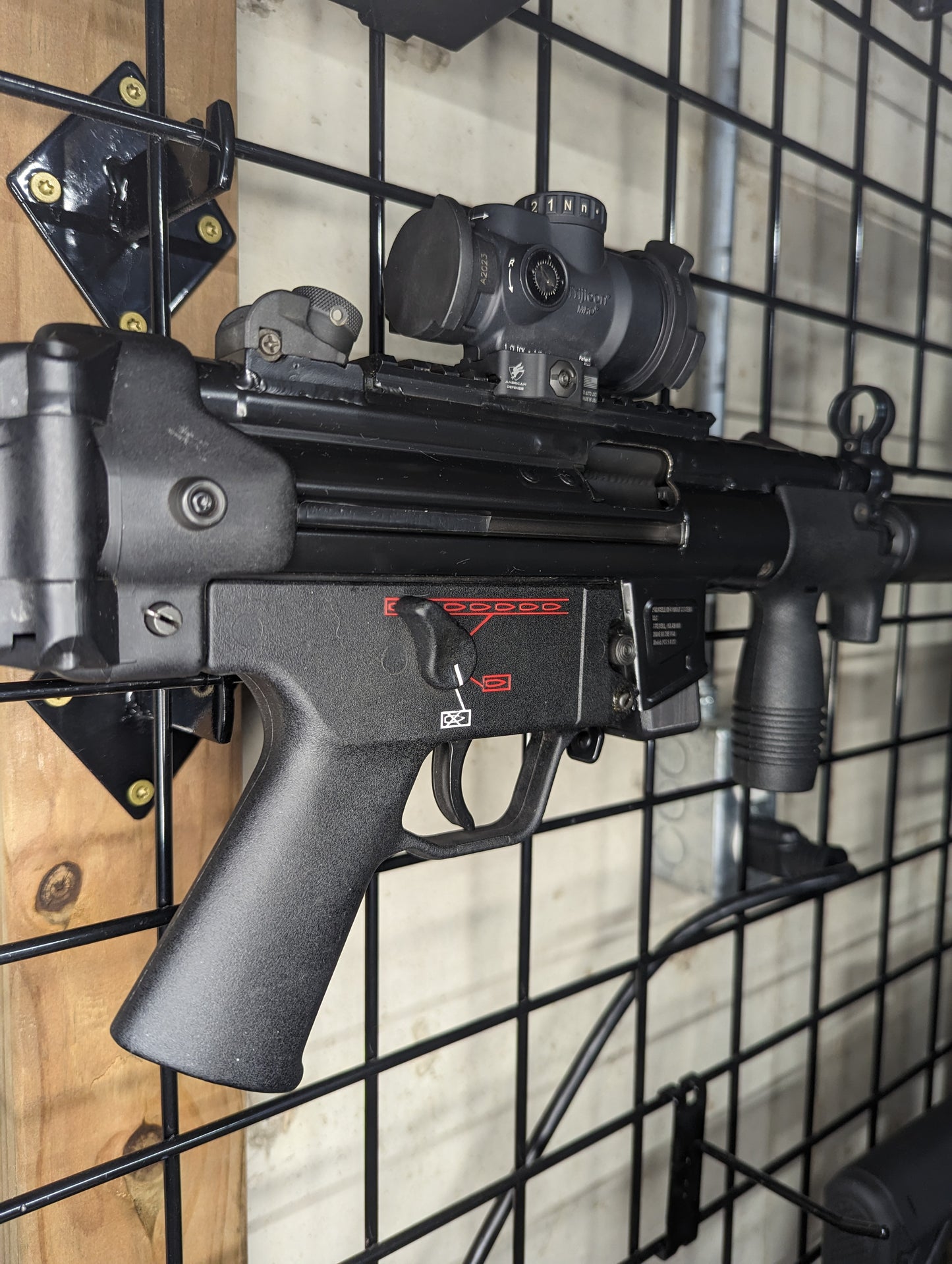 Magwell Mount for HK MP5 9mm - Gridwall | Rifle Holder Storage Rack