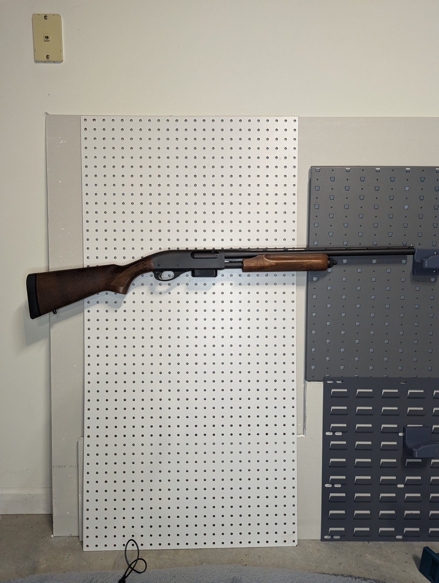 Magwell Mount for Remington 870 - Pegboard / IKEA Skadis / Wall Control / Vaultek | Shotgun Holder Storage Rack