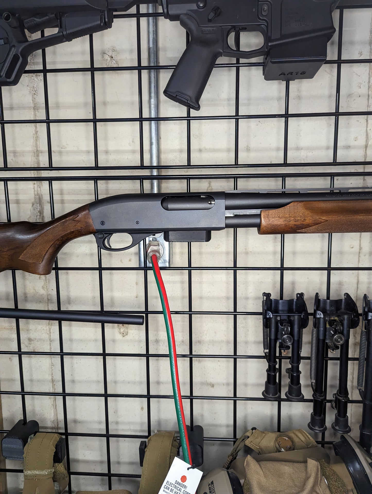 Magwell Mount for Remington 870 - Gridwall | Shotgun Holder Storage Rack