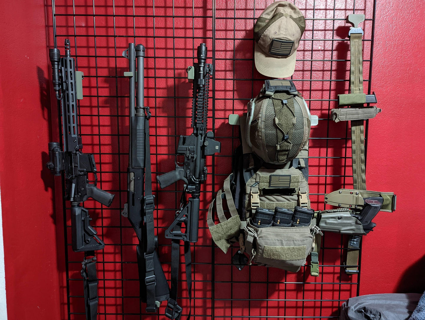 Plate Carrier / Body Armor Mount - Gridwall | Gear Holder Storage Rack