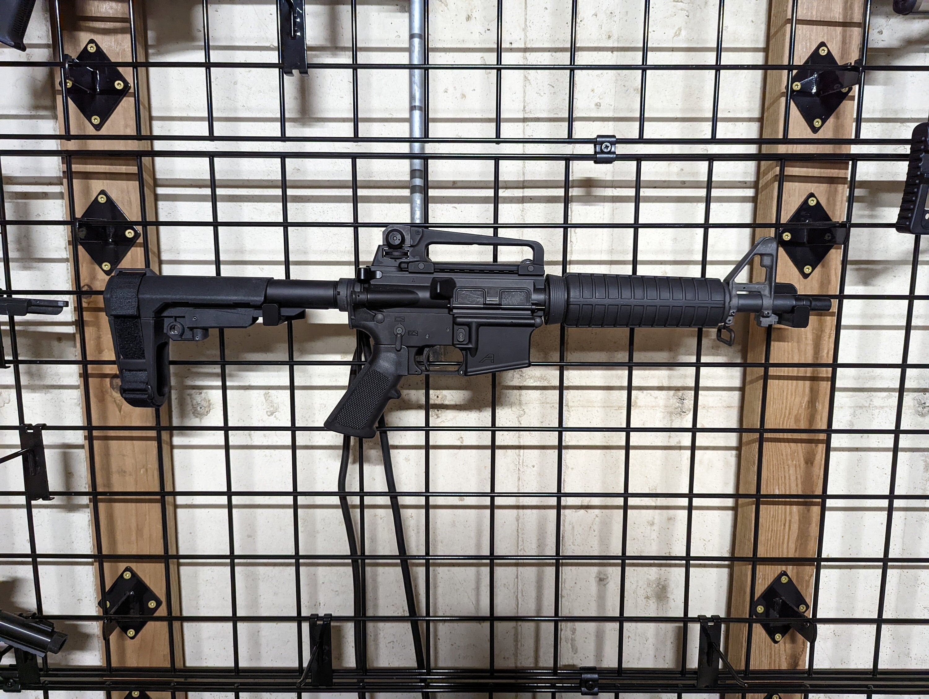 AR 15 Horizontal Mount - Gridwall | Rifle Holder Storage Rack ...